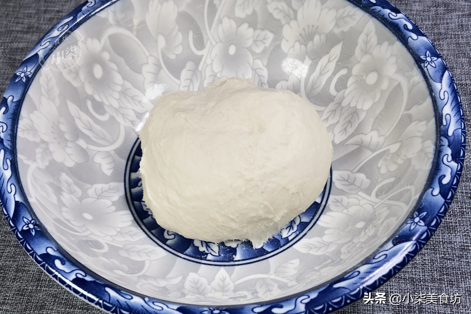 葱油饼这样做，真的是太香了，一周吃7次都不腻，详细做法教会你