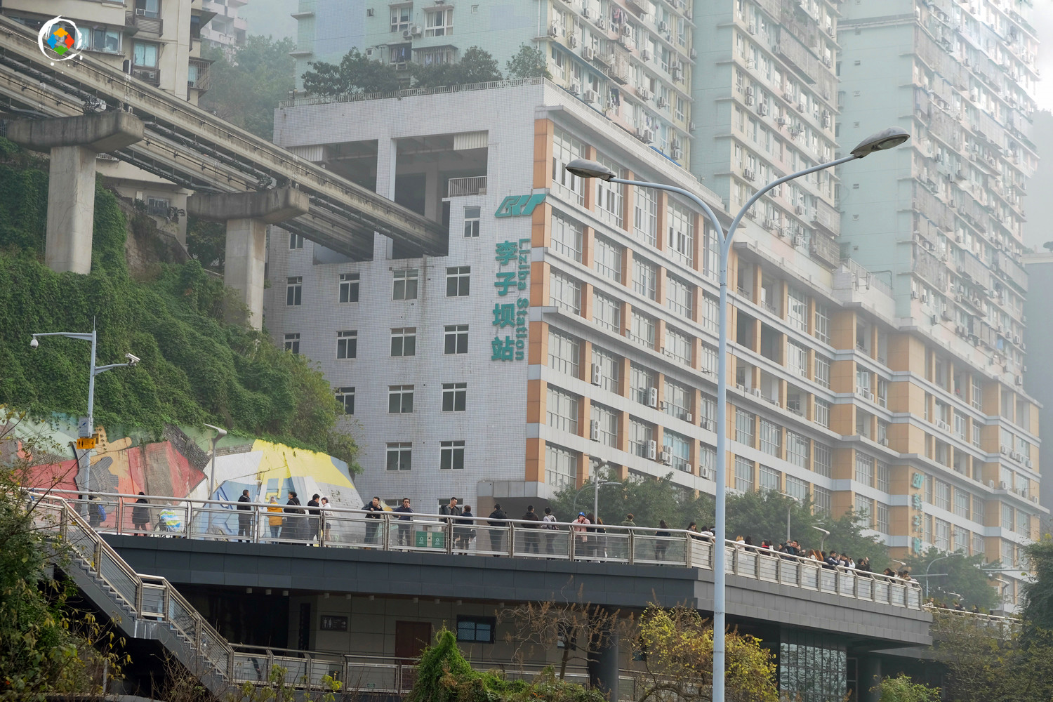 重庆独此一家，把轨道车站打造成旅游景点，来看李子坝的发家史