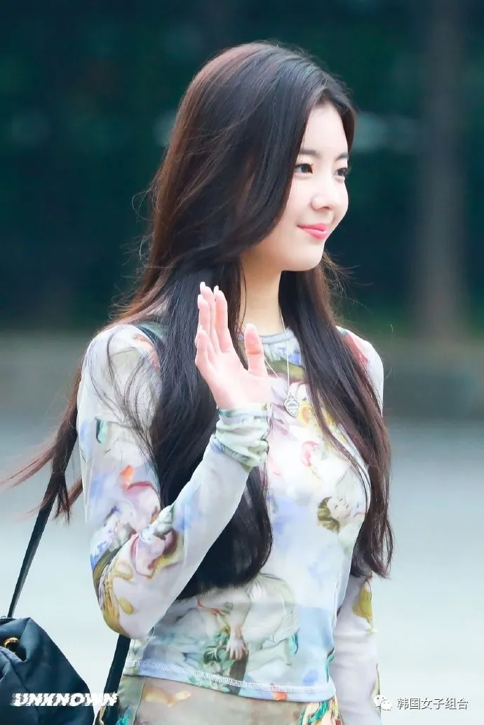 愚人节纪念,别家站姐们上传的,这个女团的美图