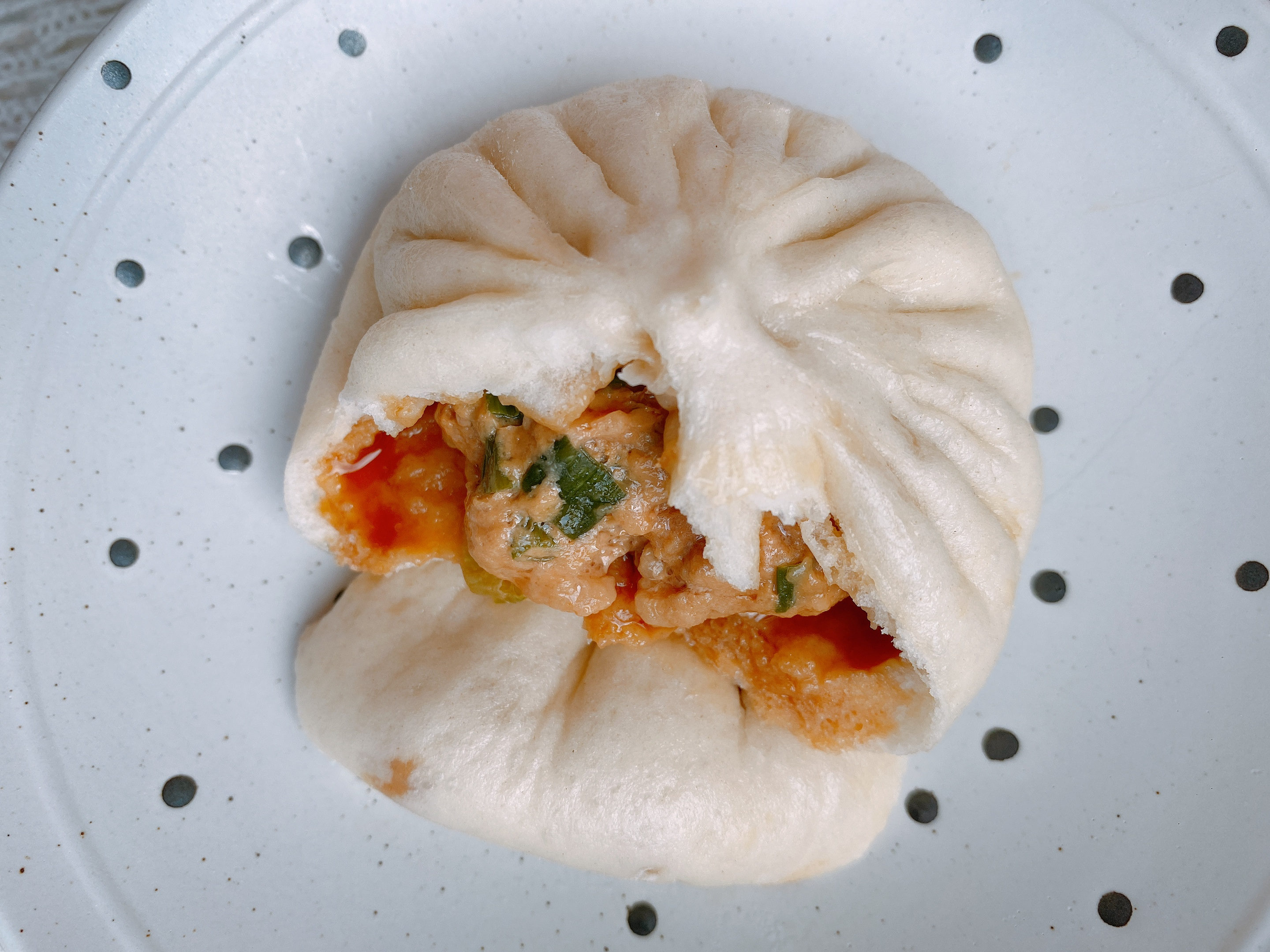 猪肉降价了自己在家做肉包，掌握3点，蓬松暄软，咬一口满嘴汤汁