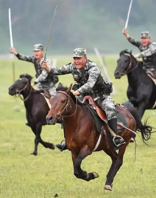 90后骑兵连连长扎根草原，获“最美新时代革命军人”荣誉称号