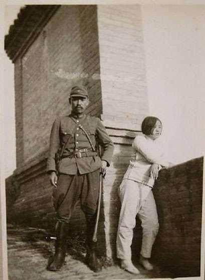 日寇把“慰安妇”家当成慰安所，用刺刀逼着让干啥就要干啥