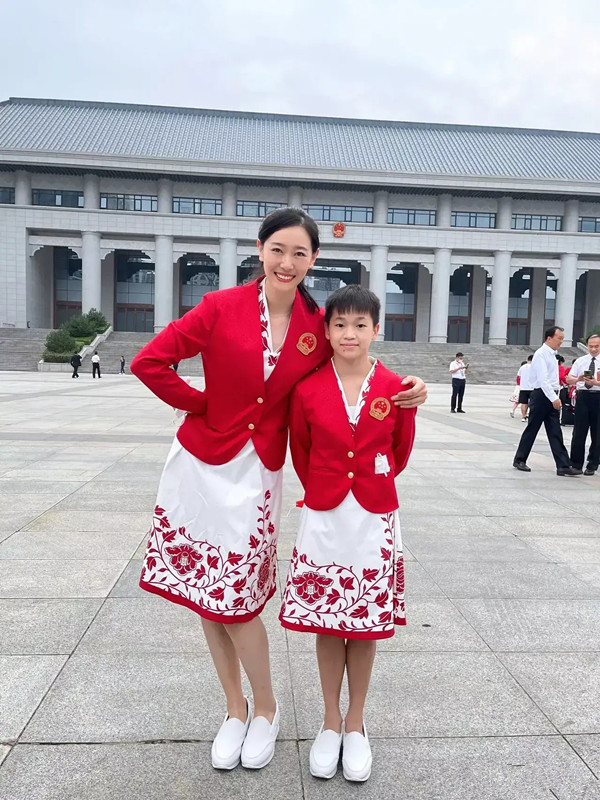 全红婵穿裙子好可爱，一本正经的萌宠范，实力“杏歌”，圈粉无数