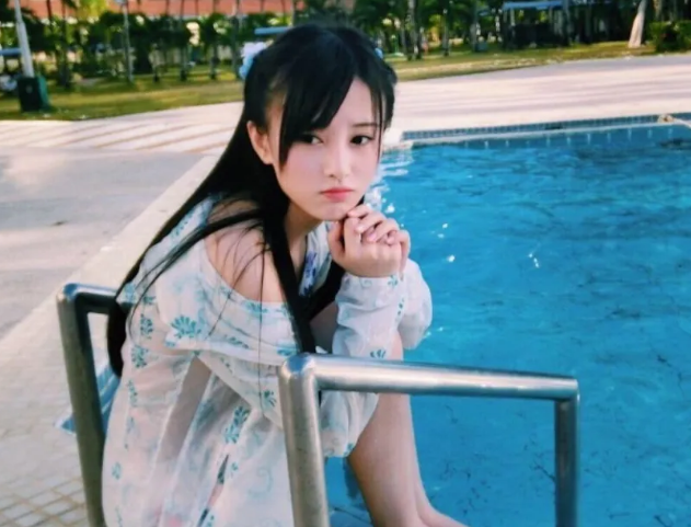 38公斤的鞠婧祎，平时不碰这2种水果，却是00后的