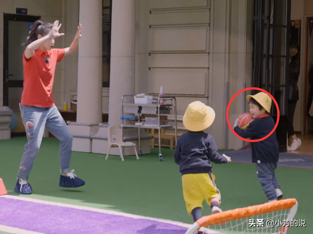 小朋友争玩具一事，张柏芝的处理方式吊打幼儿园专业老师