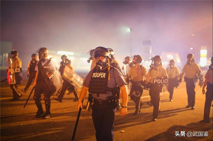 骚乱蔓延17州！年轻示威者被枪杀，五角大楼派多