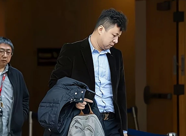 孟晚舟夫妇再同框！老公西装革履气质佳，默默