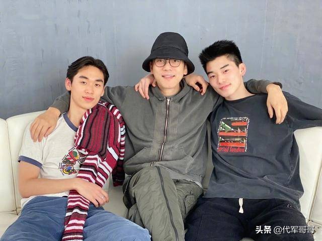 一婚娶美女歌手，二婚娶选美亚军，如今50岁不红