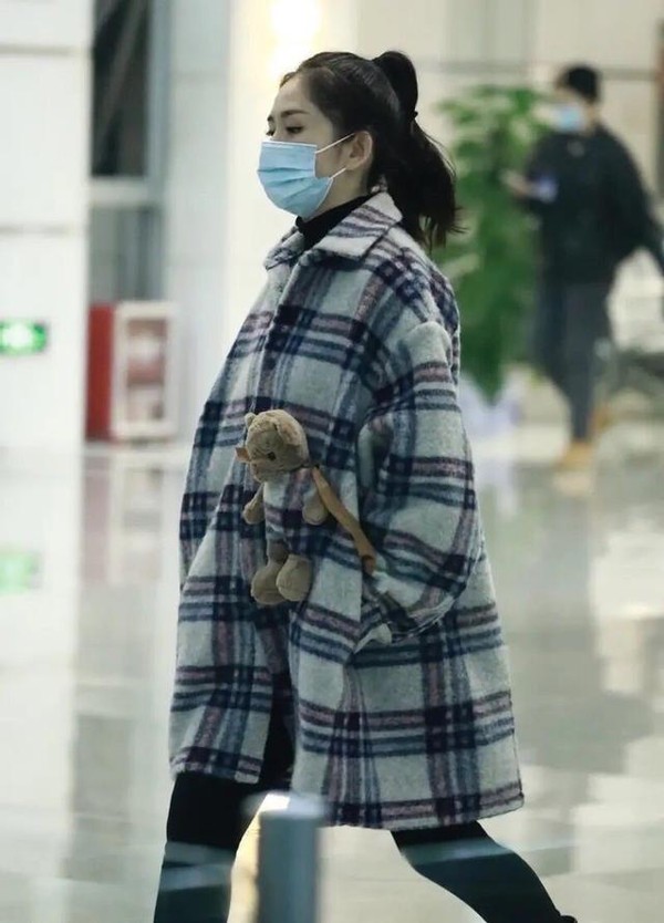 Xie Na holds out pregnant to be celebrated for twin daughter unripe! Only fat abdomen is clad and fewer female, zhang Jie wants absent