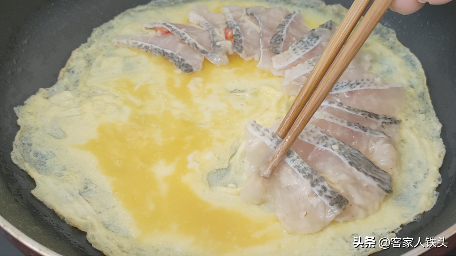 一條鱸魚3個蛋，不蒸不煮教你新吃法，香嫩好吃，孩子都主動添飯
