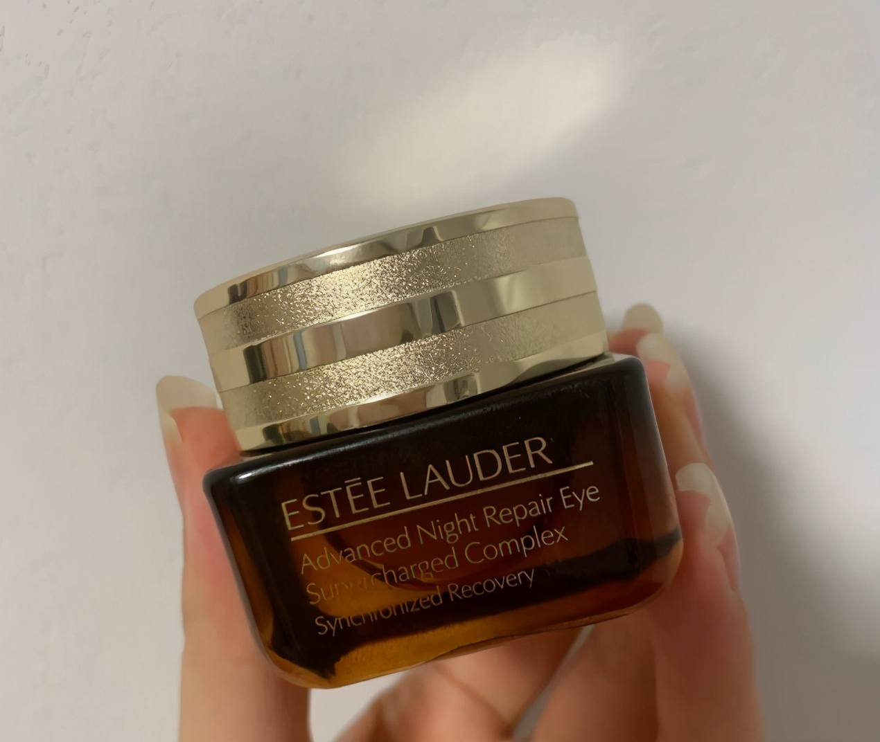 小黑瓶眼霜和小棕瓶眼霜哪个好用？从成分到功效，详细解读
