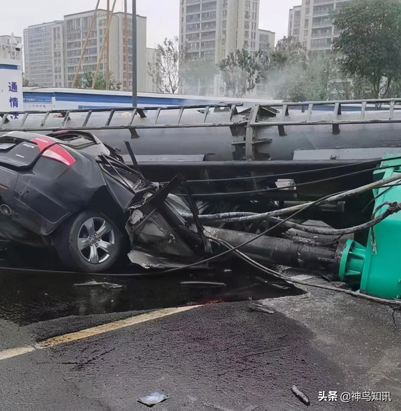 太意外：宁波一打桩机倒塌砸到一轿车，知名企业家和海归女儿双双遇难