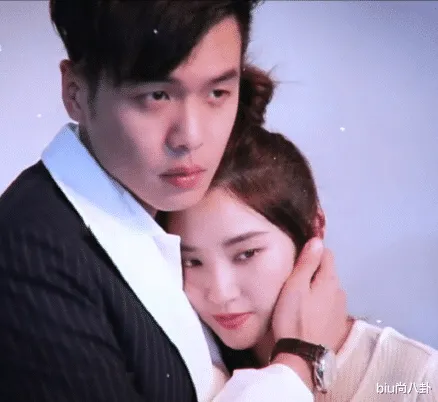 都说唐艺昕女儿的名字好听，倒过来念一遍后：