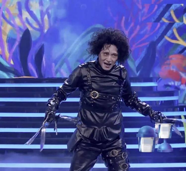 百变大咖秀不是比谁模仿得像吗？这些人太尴尬