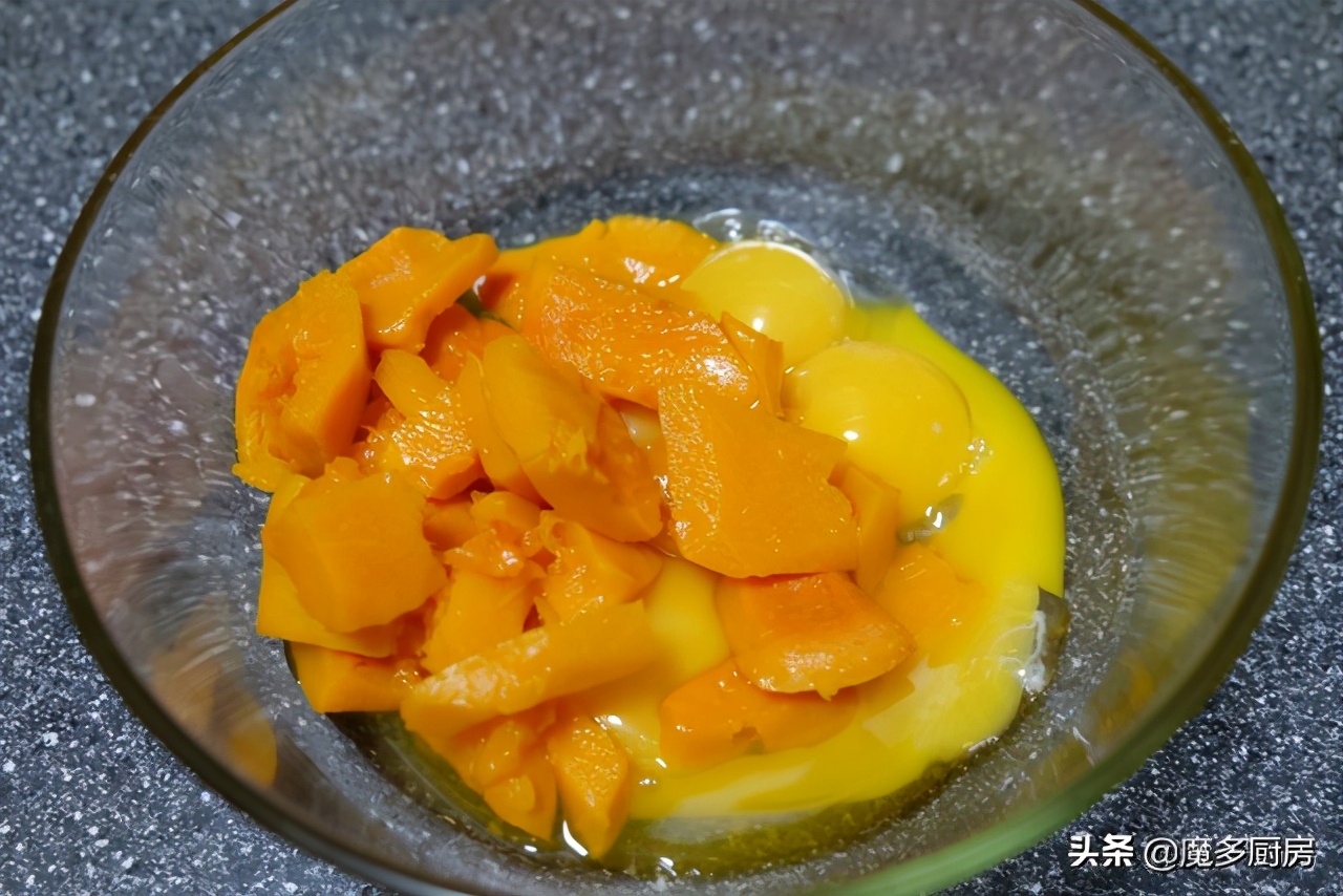 早餐蛋糕自己做，用料簡單做法更簡單，不用烤箱更輕鬆，香甜美味