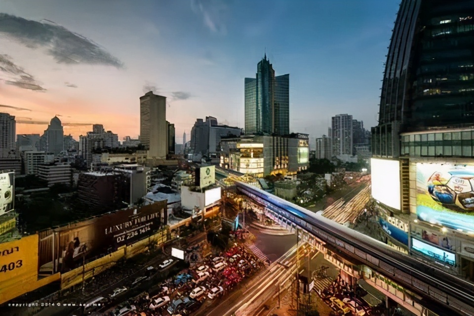 曼谷通罗核心区现房特价丨IDEO Q SUKHUMVIT 36 高端公寓