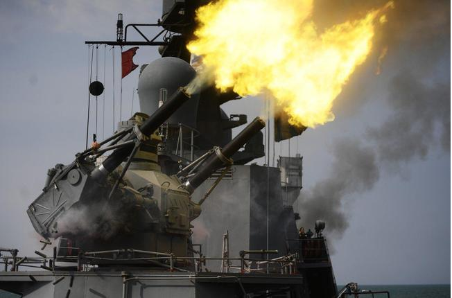 俄罗斯对英舰队开火！中国应不应该学习俄做法？“强硬”和“打太极”哪个更适合中国
