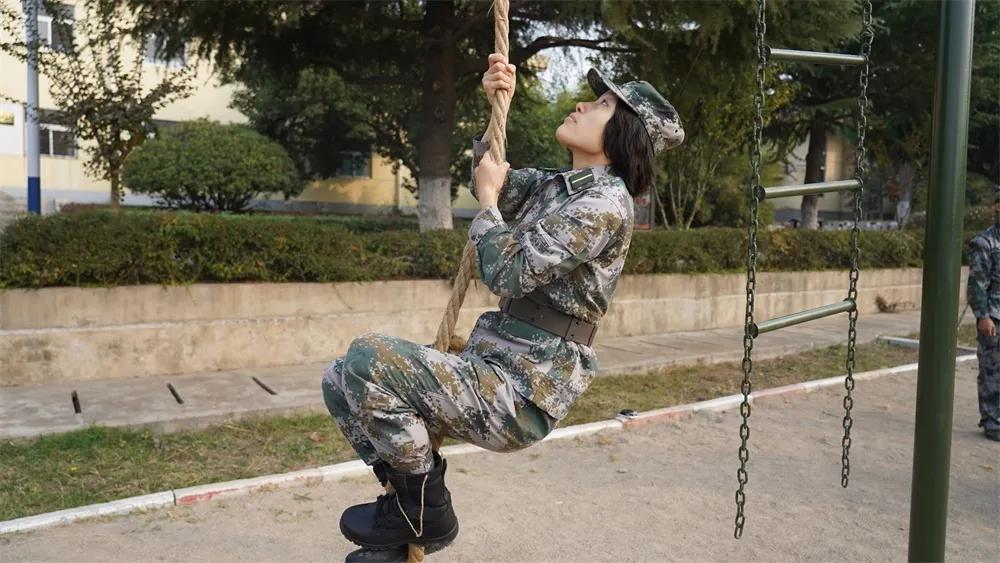 太飒了！第71集团军新毕业女排长颜值和战力齐飞