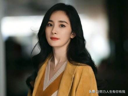 杨幂：带货能力很强，化身某品牌代言人，网友：“带货女王”驾到