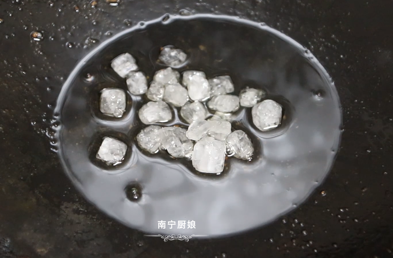 做紅燒肉時，焯水和直接燉都不對，大廚教你正確做法，軟糯還不膩