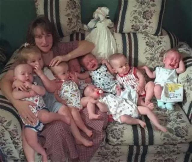 怀上多胞胎是种什么体验？南非一女子生了10胞胎，7个男孩3个女孩-第7张图片-大千世界