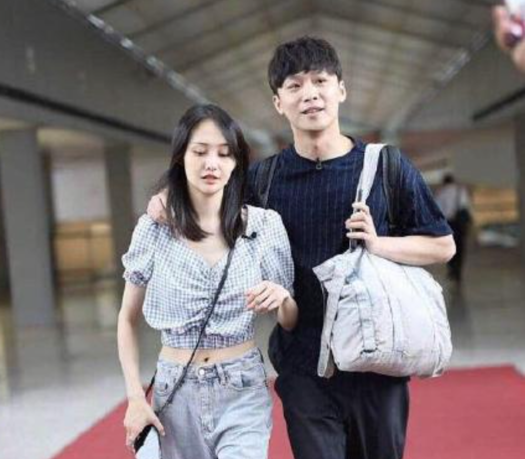 继赵薇之后，郑爽也被封杀网暴，网友们却纷纷鼓掌，真相是什么