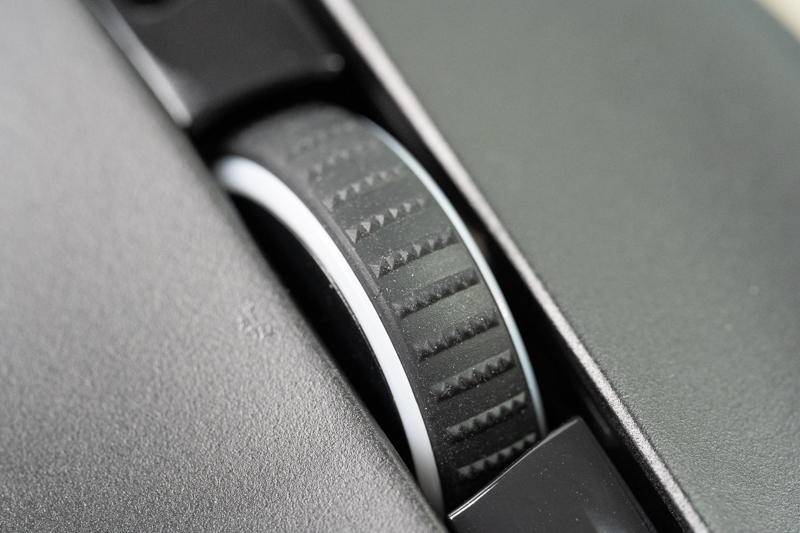 性能强劲，游戏类型通吃的雷蛇那伽梵蛇专业版鼠标体验