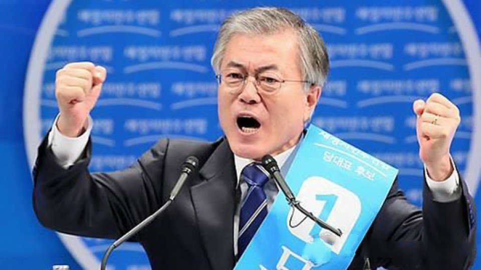 韩国选了阿斯利康疫苗，9000多例异常16人死亡，文在寅决定以身试险