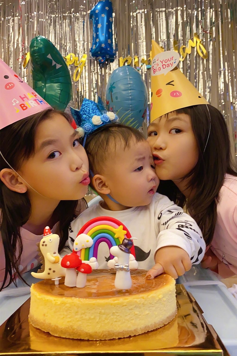 蔡少芬曬兒子首個生日照，鼻子和媽媽如出一轍，孩子小名是亮點