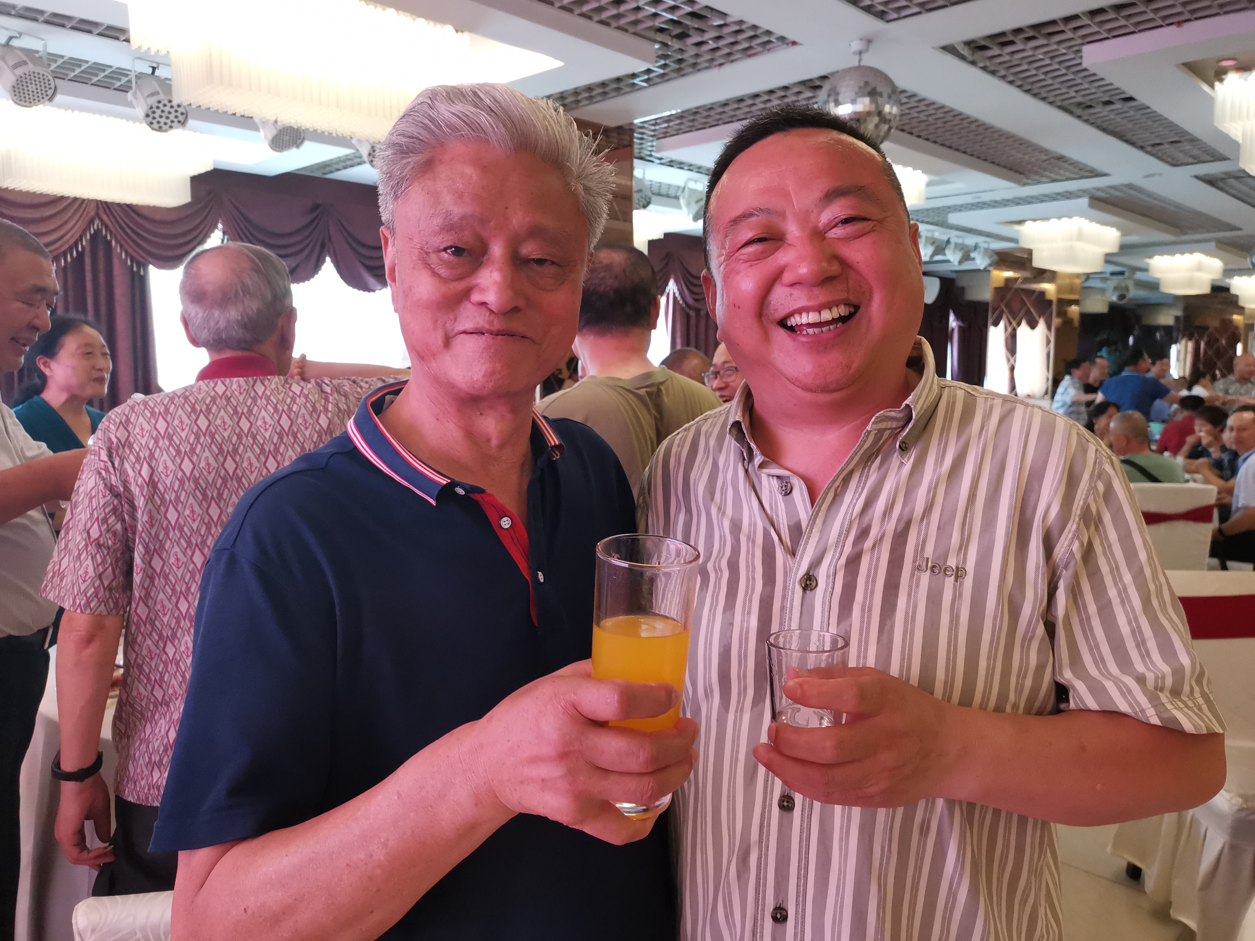 原鐵道兵五師、六師在蓉部分戰(zhàn)友慶“八一”聯(lián)誼會場面好感人