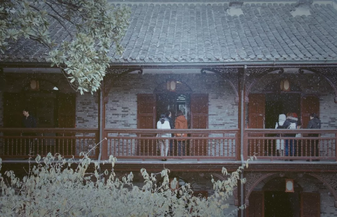 你家下雪了吗?我在扬州,它下雪了