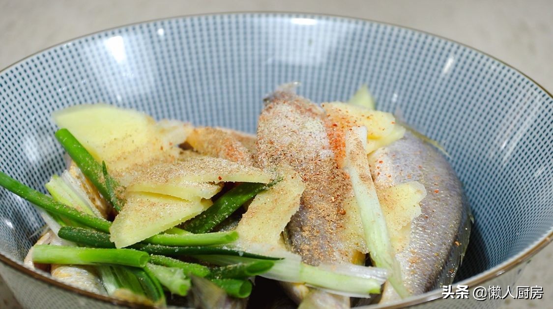 不用油炸，小黃魚怎麼做才好吃？ 教你做香酥小黃魚，還不用吐魚刺