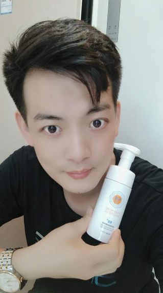 悦蕾玫瑰莹润净颜慕斯：清洁毛孔污秽，有效控油祛痘