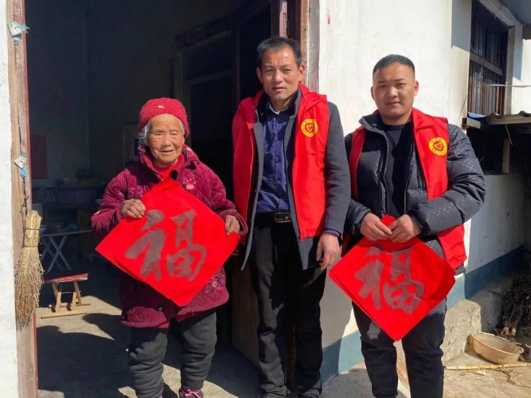 书画送下乡，文化暖人心—兰陵县书画院送文化下乡活动走进新兴镇