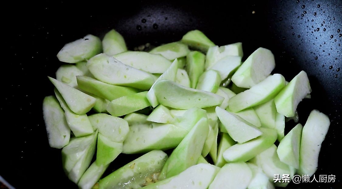 這是快手家常菜絲瓜炒肉片，豬肉這樣上漿，吃著嫩滑