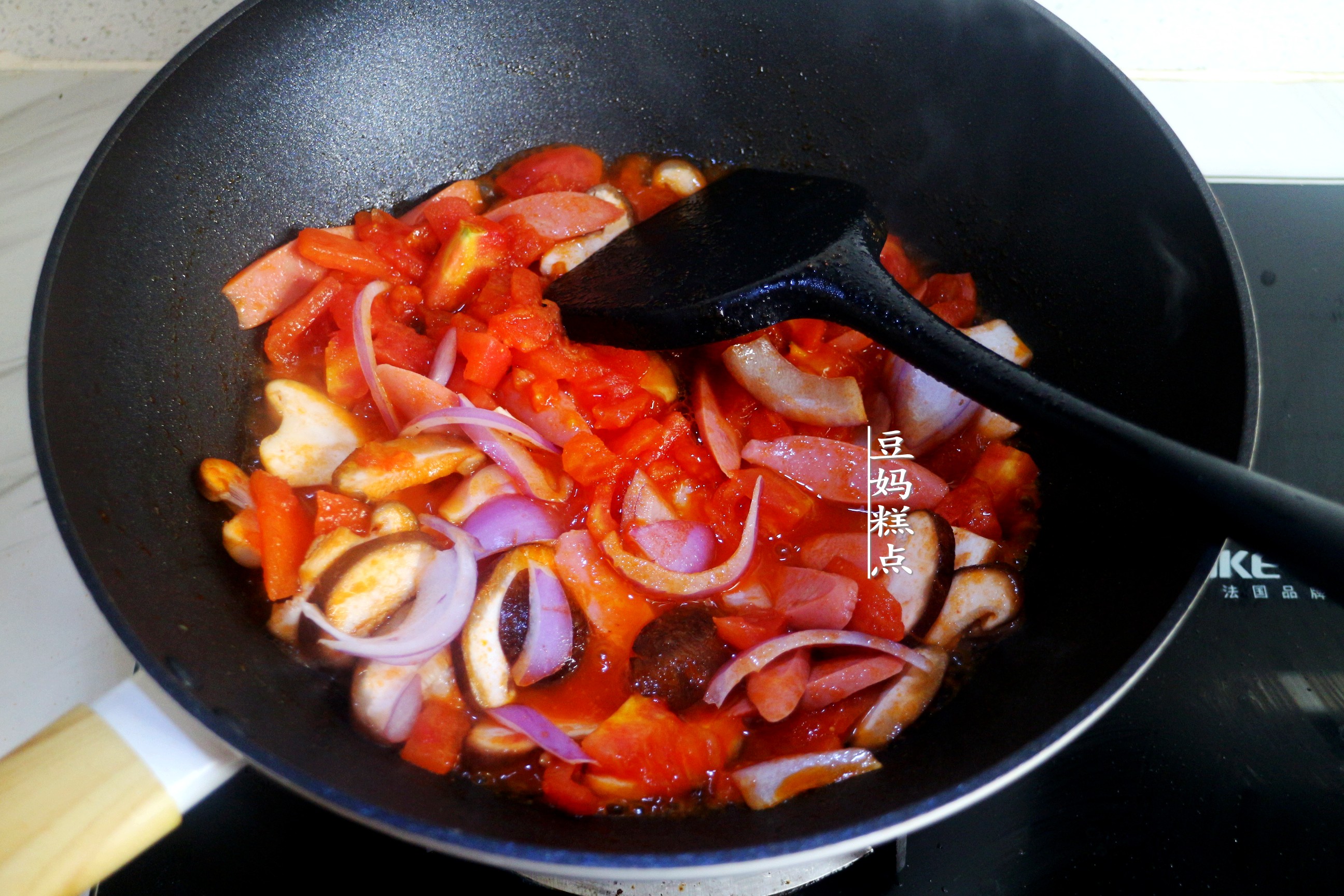 天冷了，用西紅柿煮蔬菜濃湯，酸香開胃，兒子每次2大碗