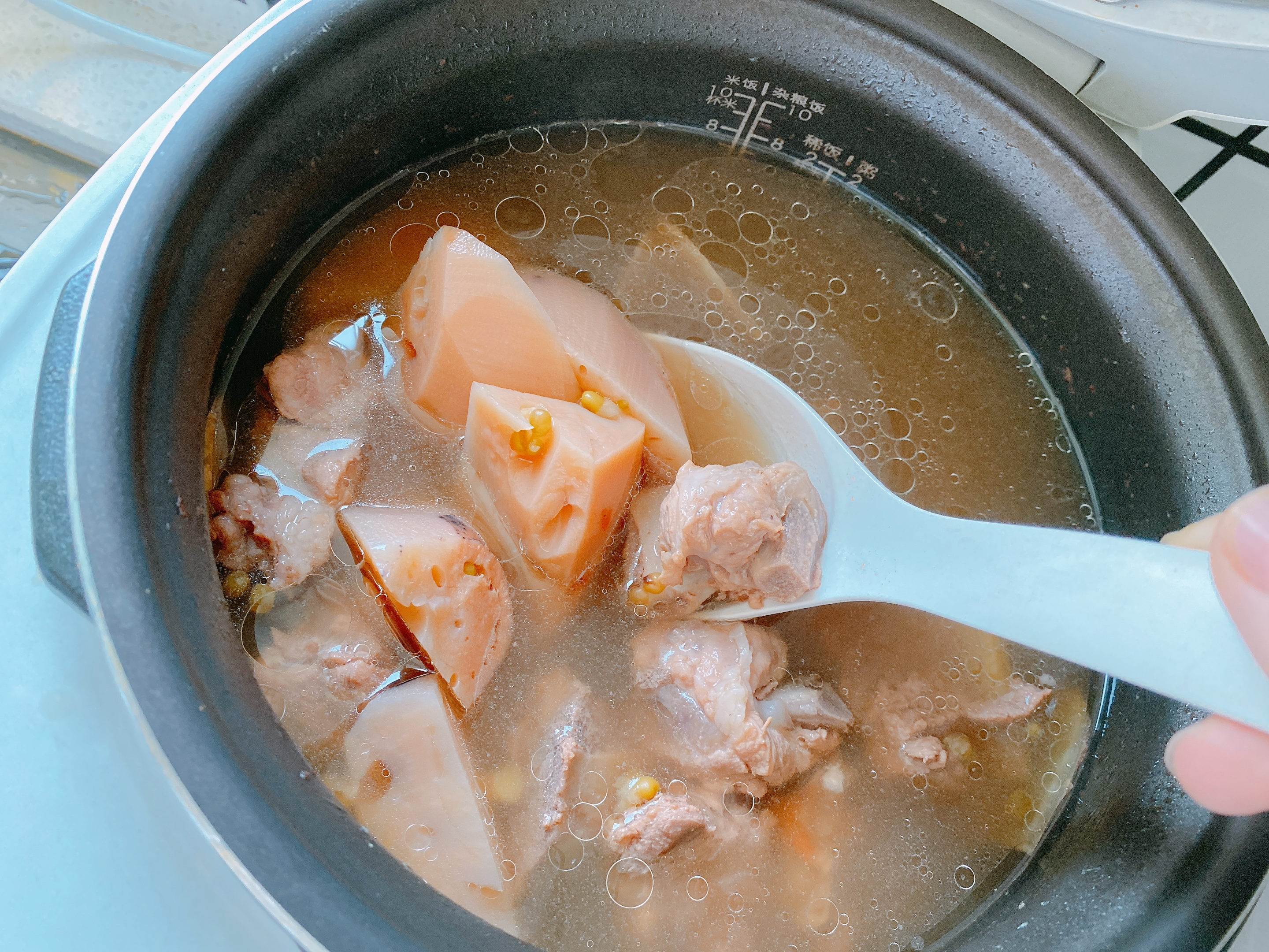 2节莲藕1把绿豆，炖出最适合秋天的汤，清热降火健脾补钙，超好喝