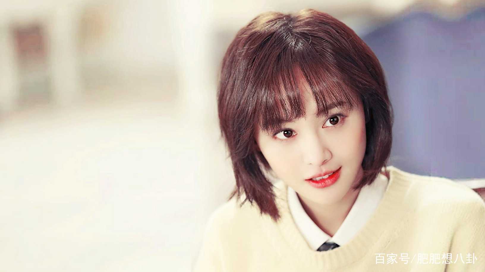 郑爽也遭遇掉发危机了？用生发梳被网友催早睡