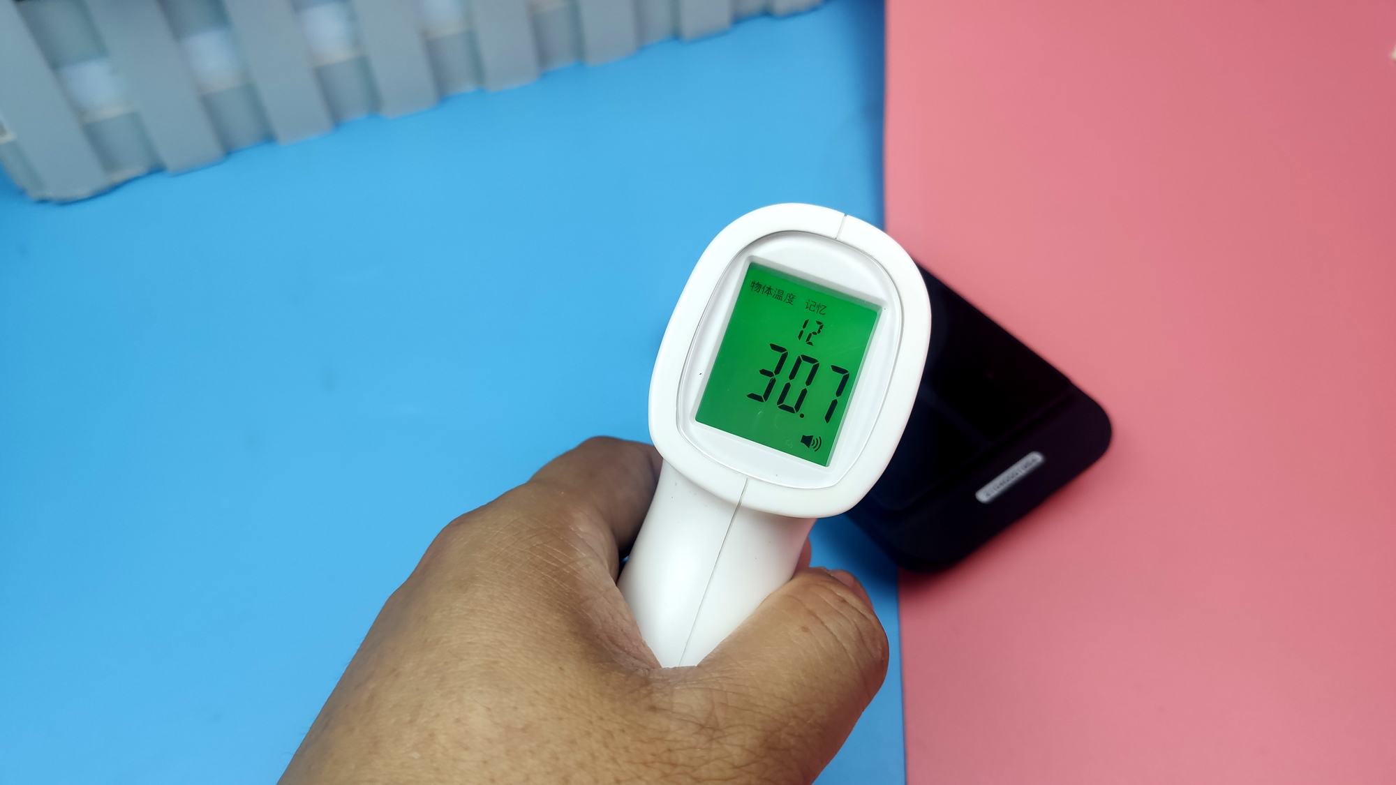 解决充电焦虑，一贴即充，iWALK 磁吸充电宝