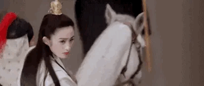 52岁张敏现身少林寺，最美星女郎如今瘦成骷髅，