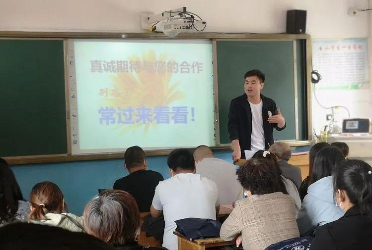 山亭区新纪元小学东校区家长会隆重召开(图12)