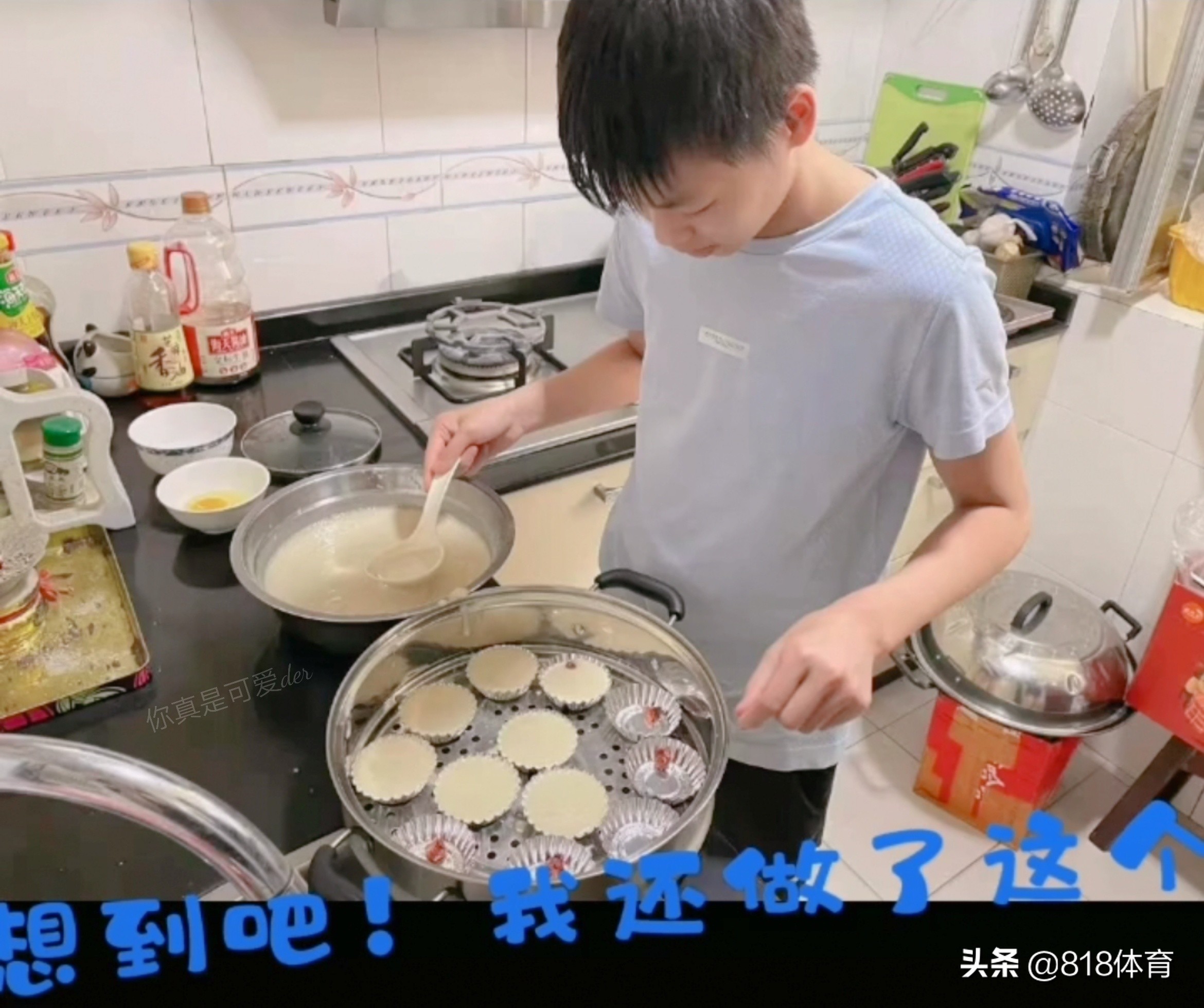 亲闺女！何教练带全红婵回自己家过节，小红跟着师母第一次做蛋糕