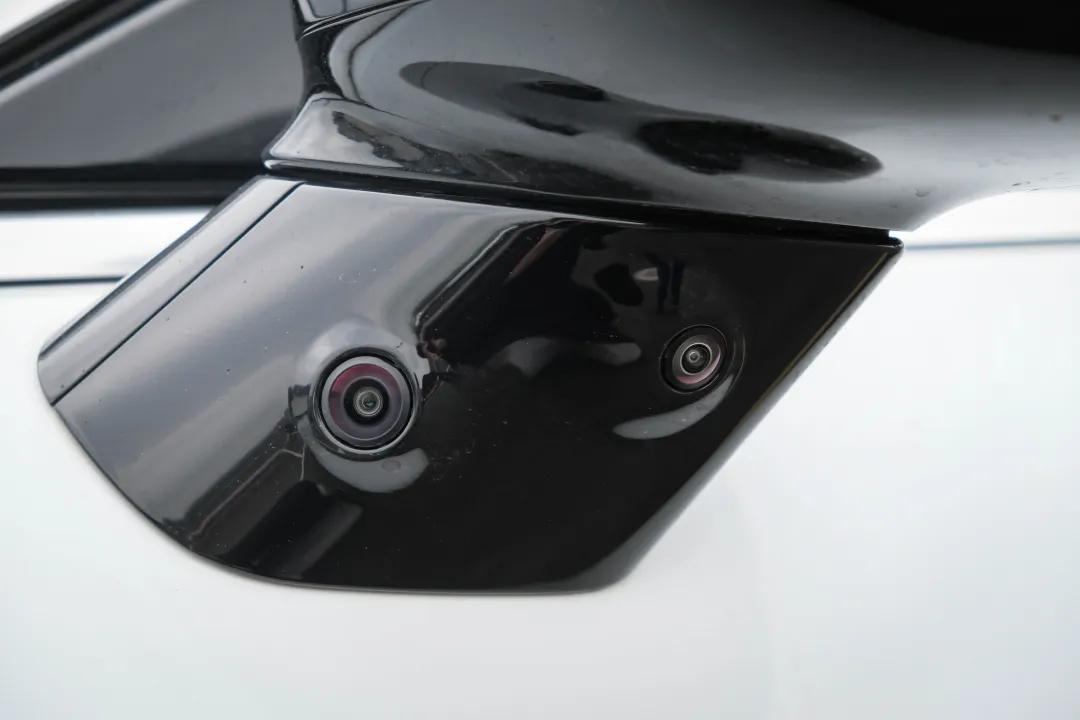 坐进小鹏P7车里，你开的不是车，而是未来