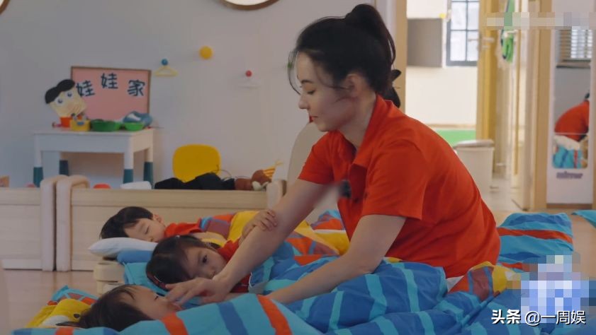张柏芝体验当幼师，经验丰富让人佩服，终于明白她为何生三胎