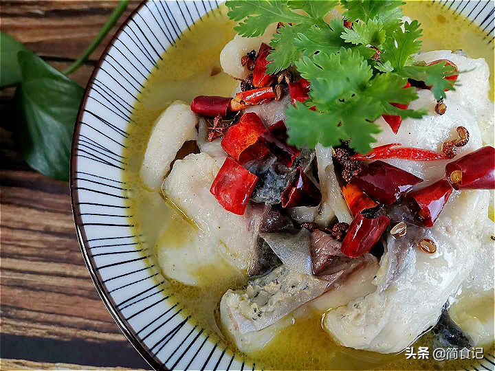 Make sauerkraut fish, the fish fillet will be broken after the pot?  Chef: One more step, the fish fillets won’t break for a long time and are more tender