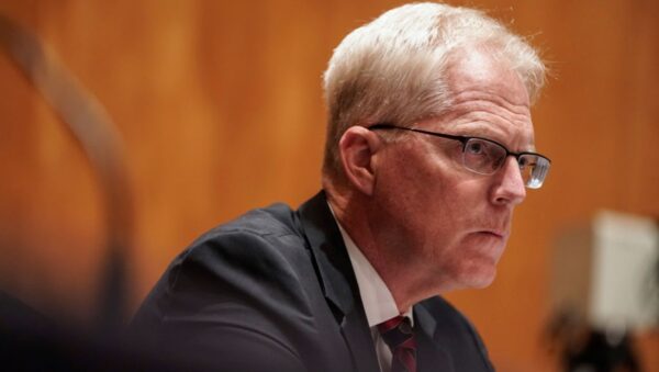 特朗普親命代理防長要離職，高興壞了：我迫不及待地想走，相信我