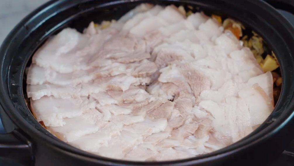 秋天煲一锅五花肉，酸爽开胃又解腻，大人小孩都爱吃，汤汁都不剩