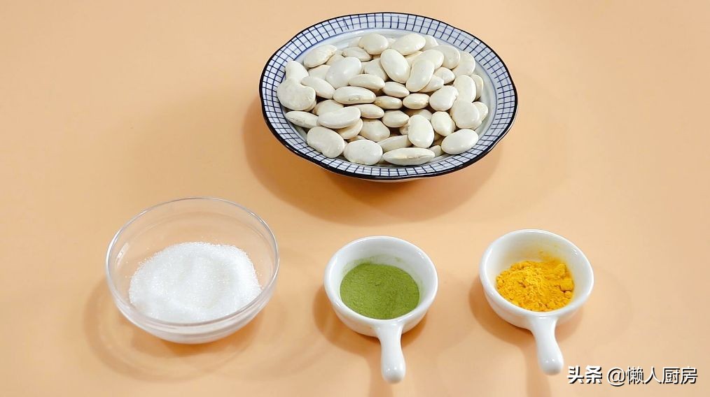 这是不用面粉的月饼，也不要烤，白芸豆的炒制很重要