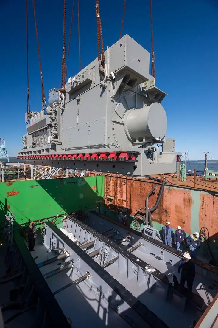 福特的发电机要知道辽宁和山东用的也就是五万吨级的蒸汽轮机,也就是