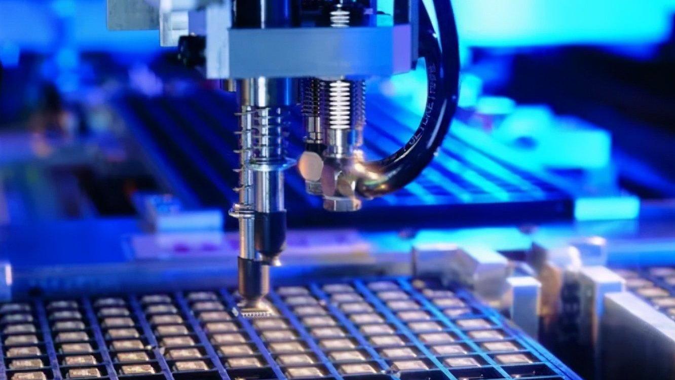 光刻机来了中企巨头正式官宣芯片制造难题或将得到解决